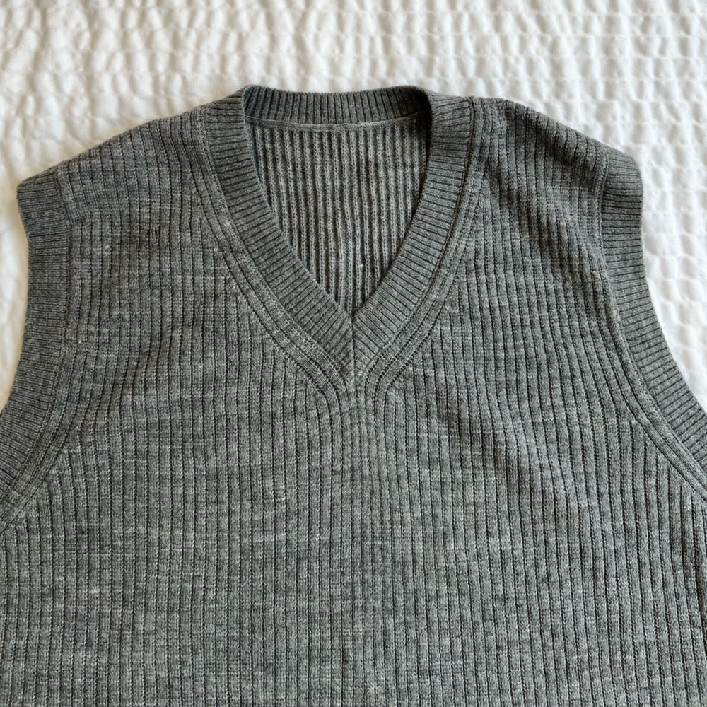 Merino Wool V- Neck Sweatervest- Men’s- Gray- XL - Picture 2 of 6